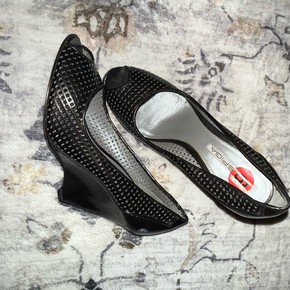 Vía Spiga Black Peep-Toe Wedge Heels - Picture 5 of 5